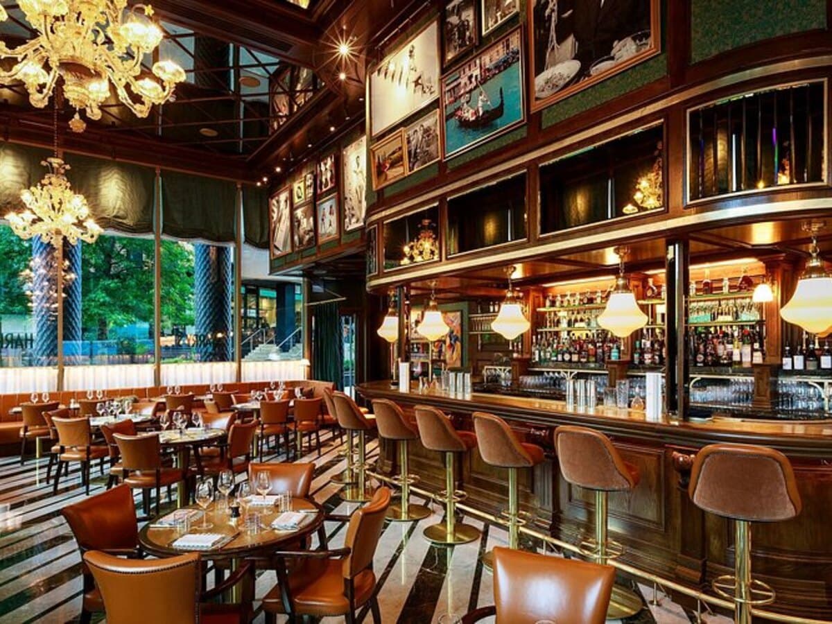 The bar and dining room at Harry's Bar, King's Cross.